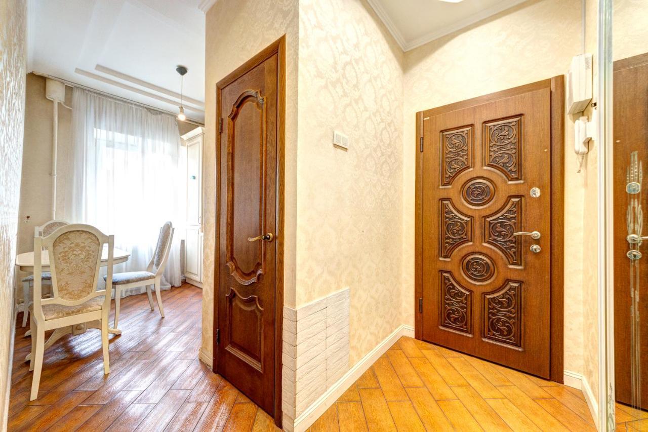 Apartments With 3 Rooms Near Palace Ukraine Kiev Exterior foto