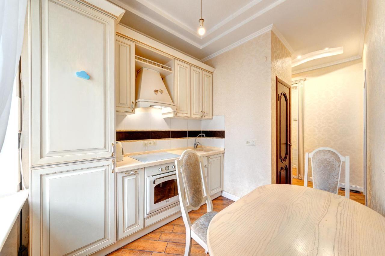 Apartments With 3 Rooms Near Palace Ukraine Kiev Exterior foto