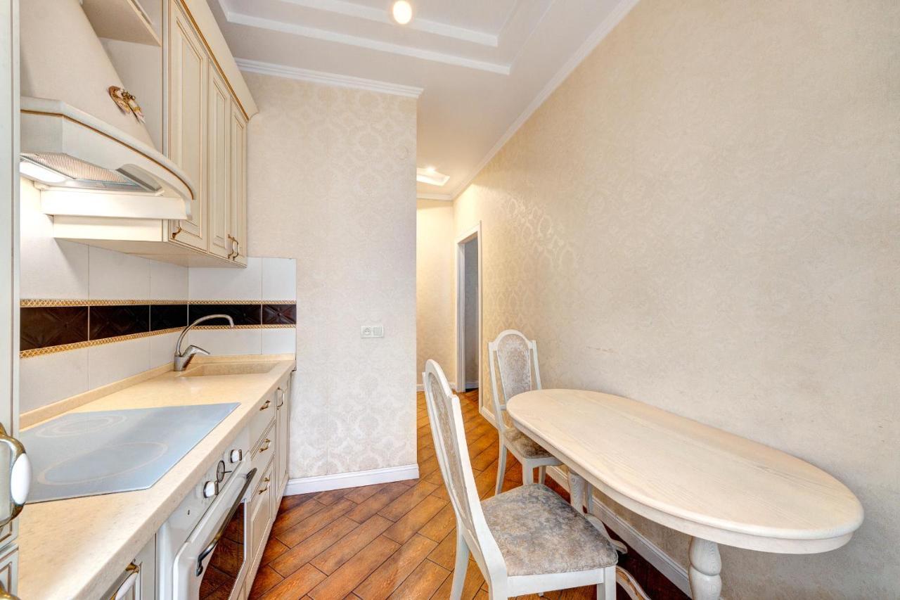 Apartments With 3 Rooms Near Palace Ukraine Kiev Exterior foto